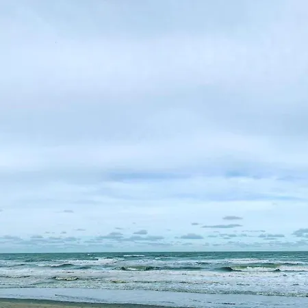 Romantic Coastal Escape, Cleaning Included Lägenhet *